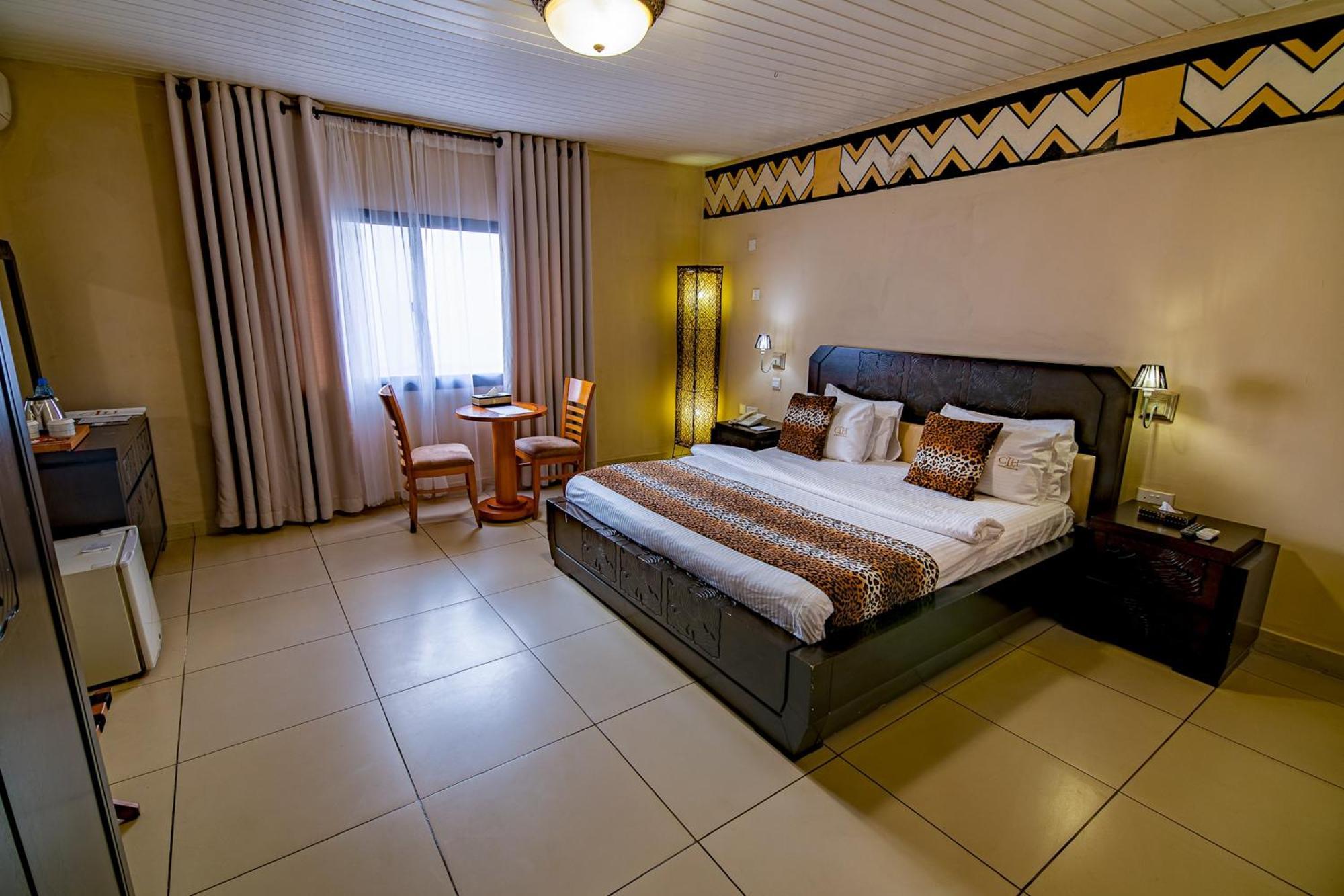The Country Lodge Hotel Freetown Esterno foto