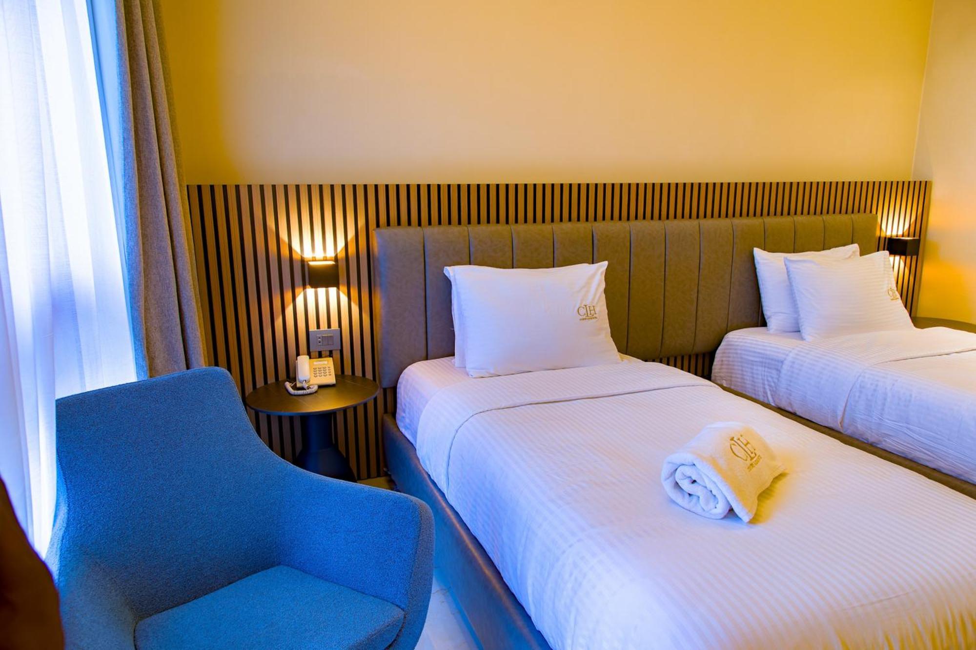 The Country Lodge Hotel Freetown Esterno foto