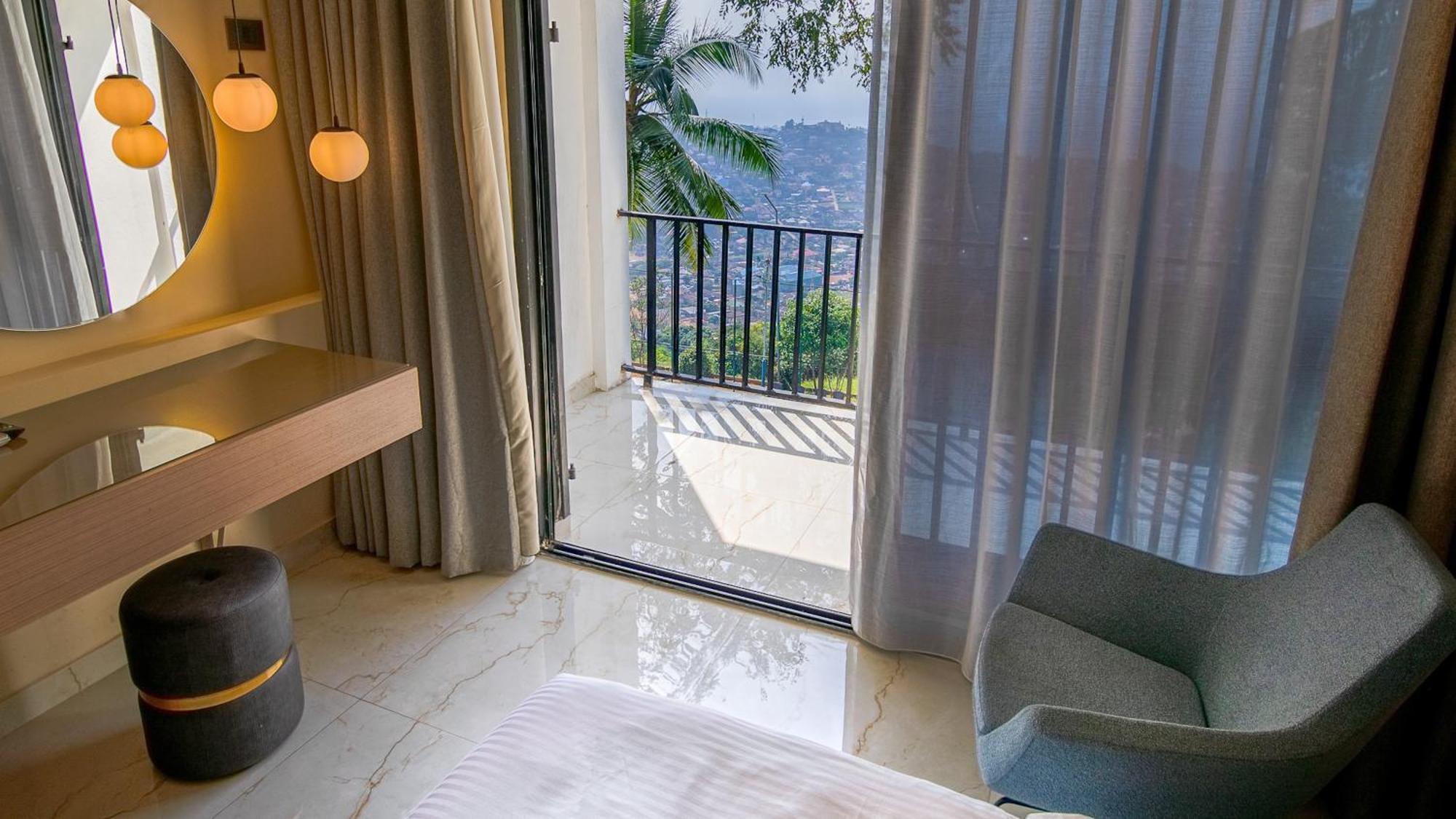 The Country Lodge Hotel Freetown Esterno foto