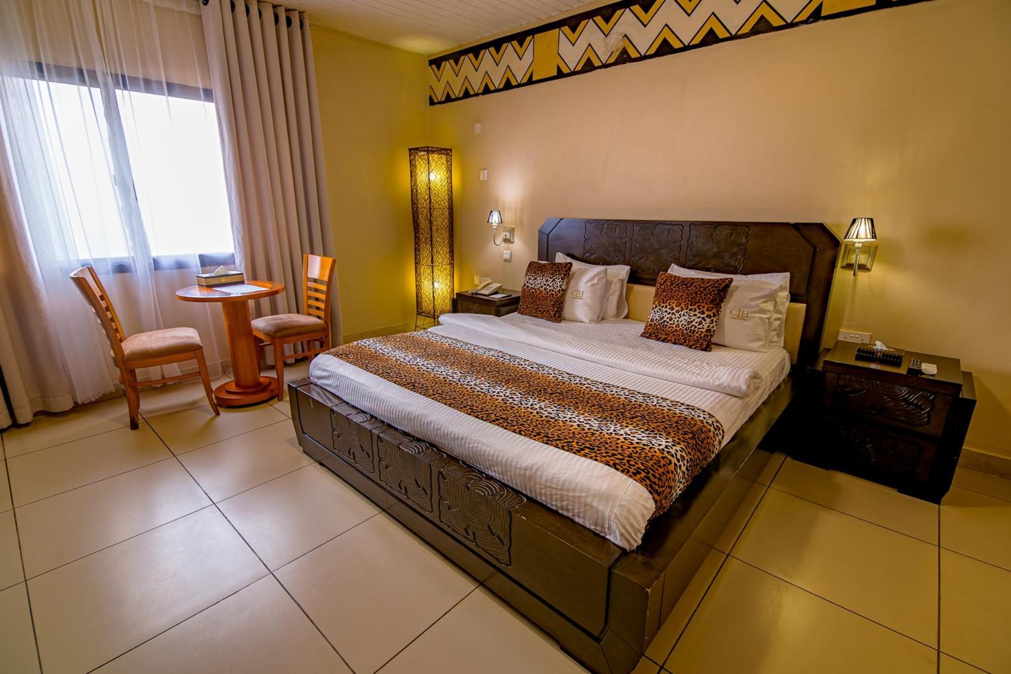The Country Lodge Hotel Freetown Esterno foto