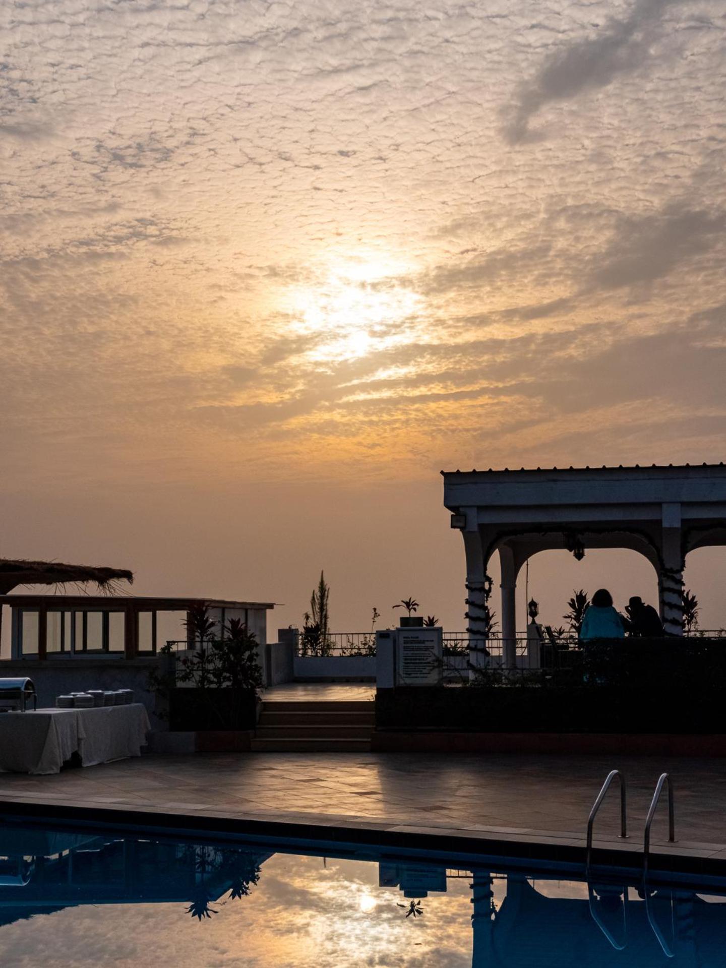 The Country Lodge Hotel Freetown Esterno foto