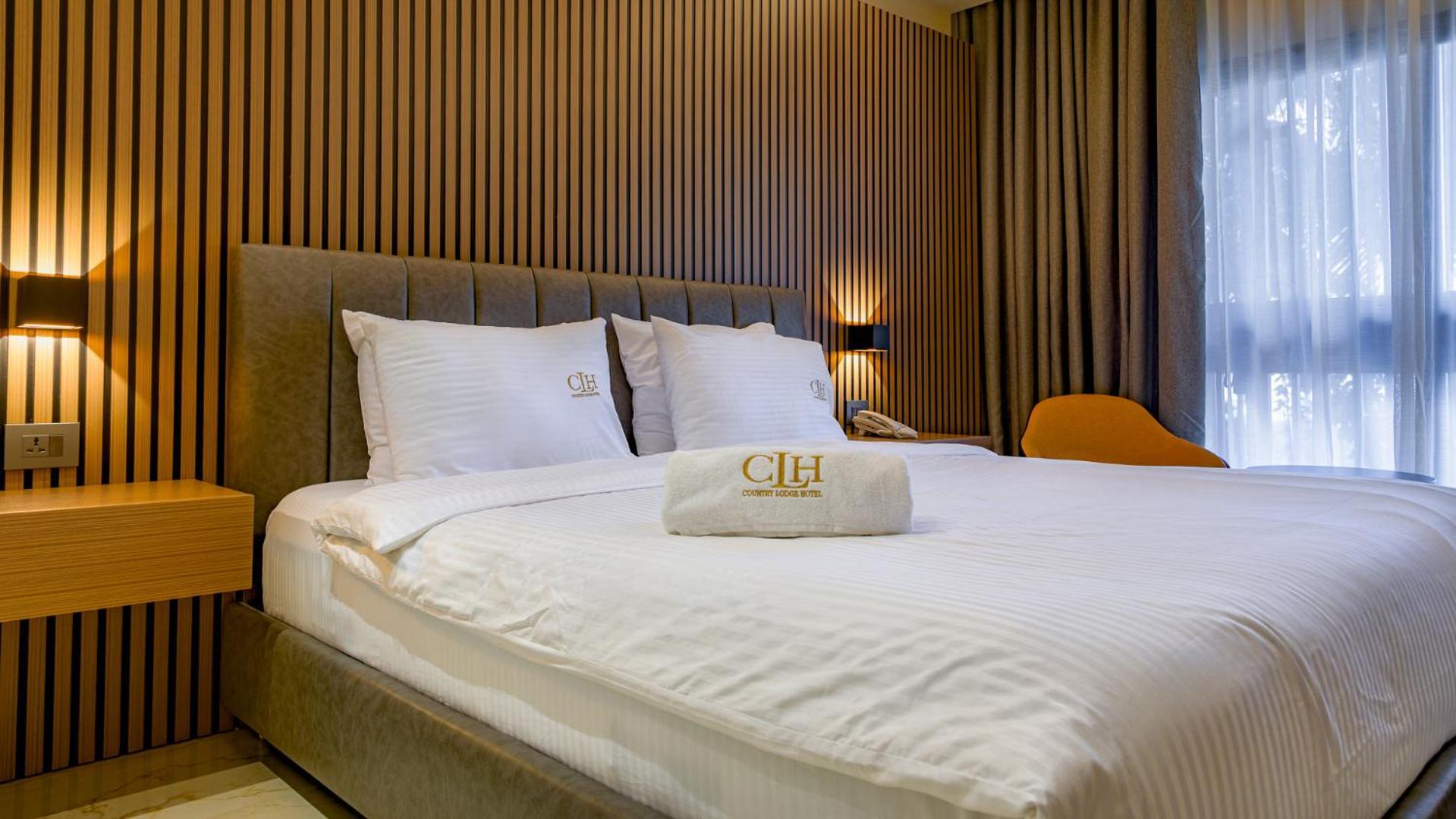The Country Lodge Hotel Freetown Esterno foto