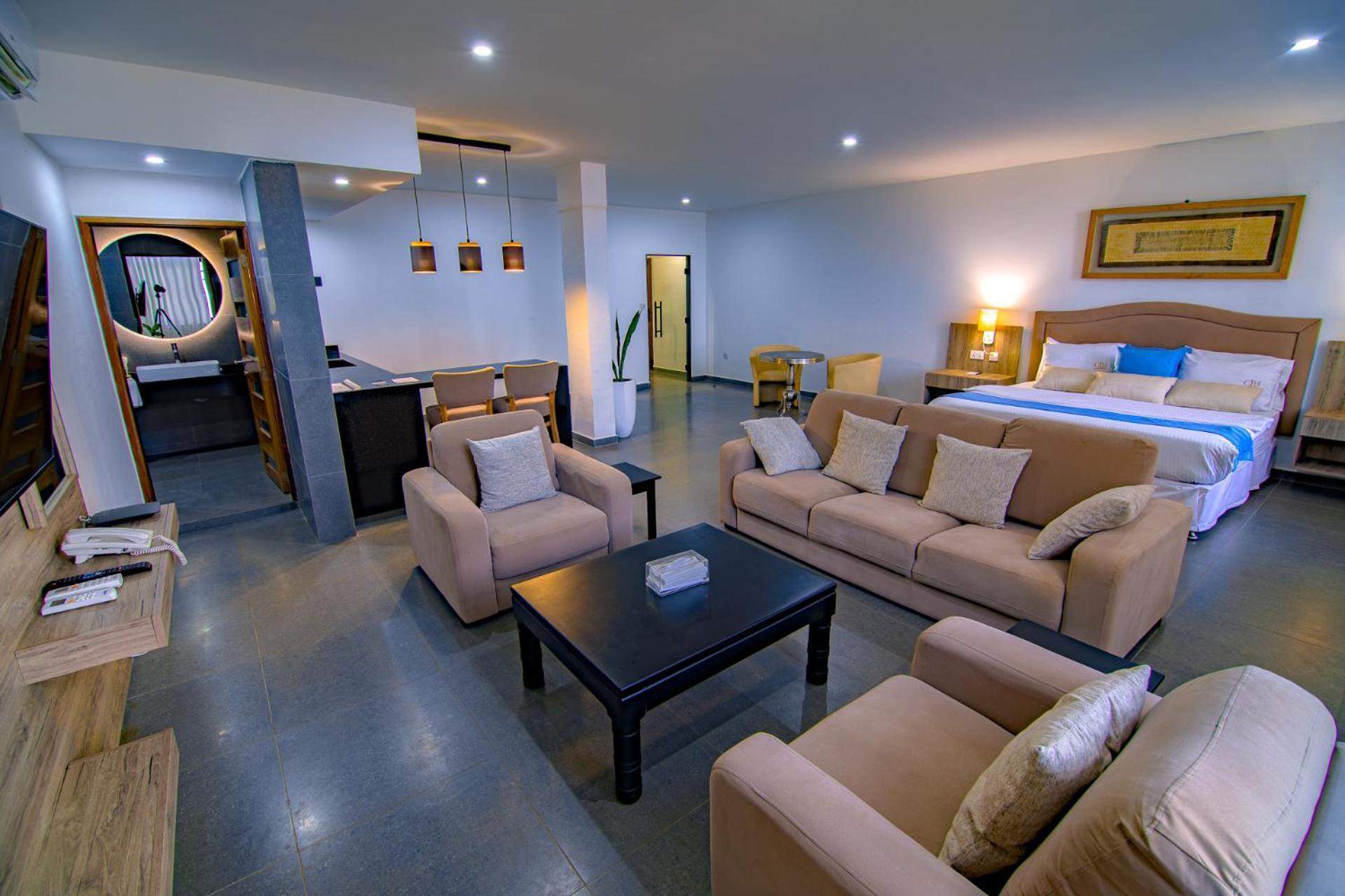 The Country Lodge Hotel Freetown Esterno foto