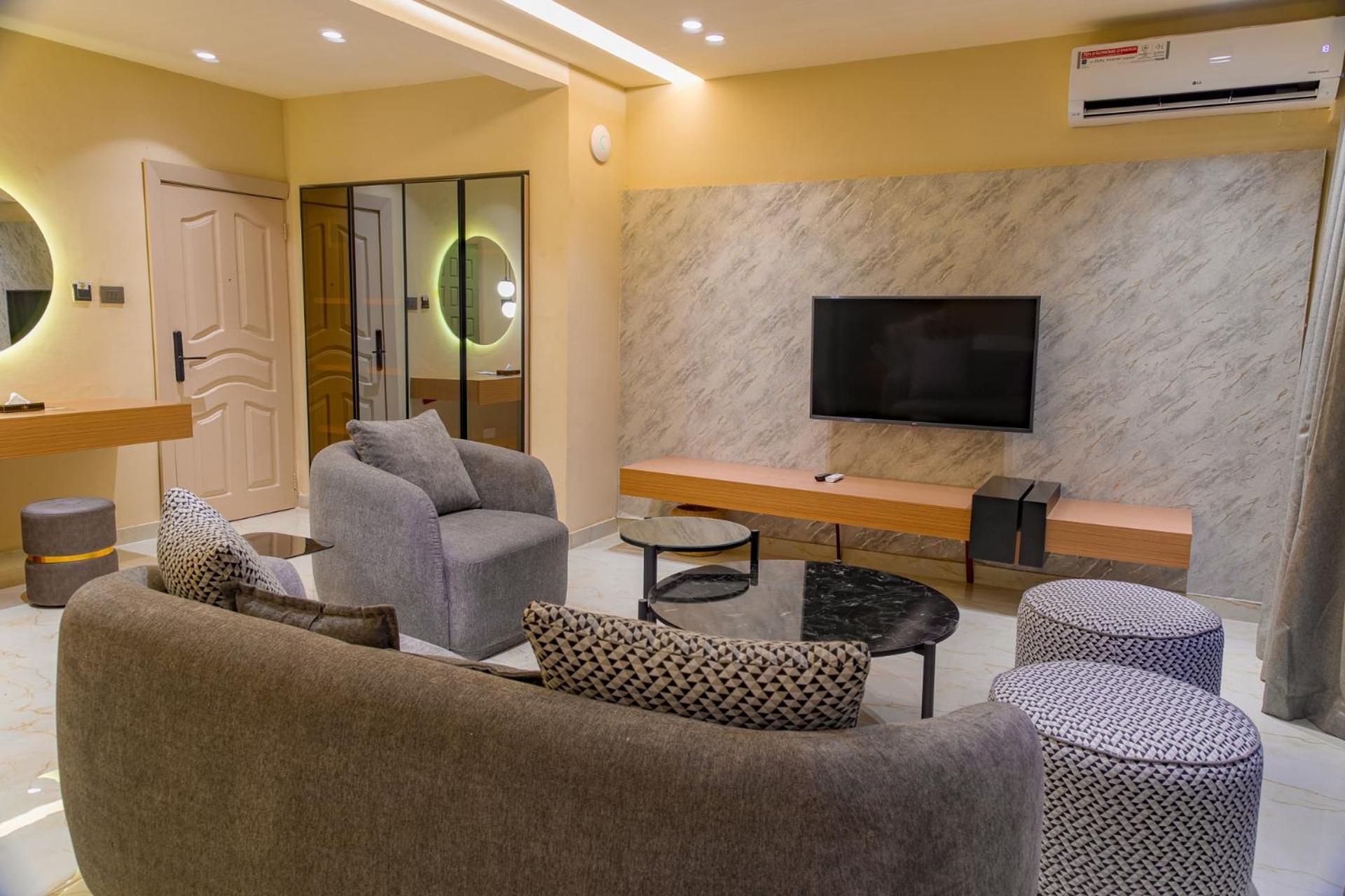 The Country Lodge Hotel Freetown Esterno foto