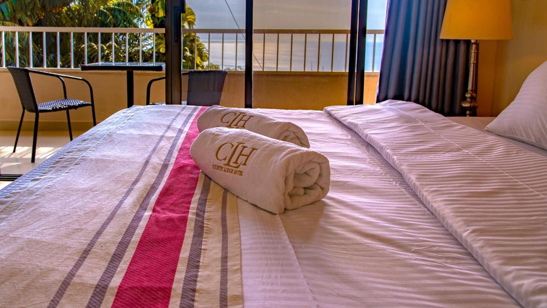 The Country Lodge Hotel Freetown Esterno foto