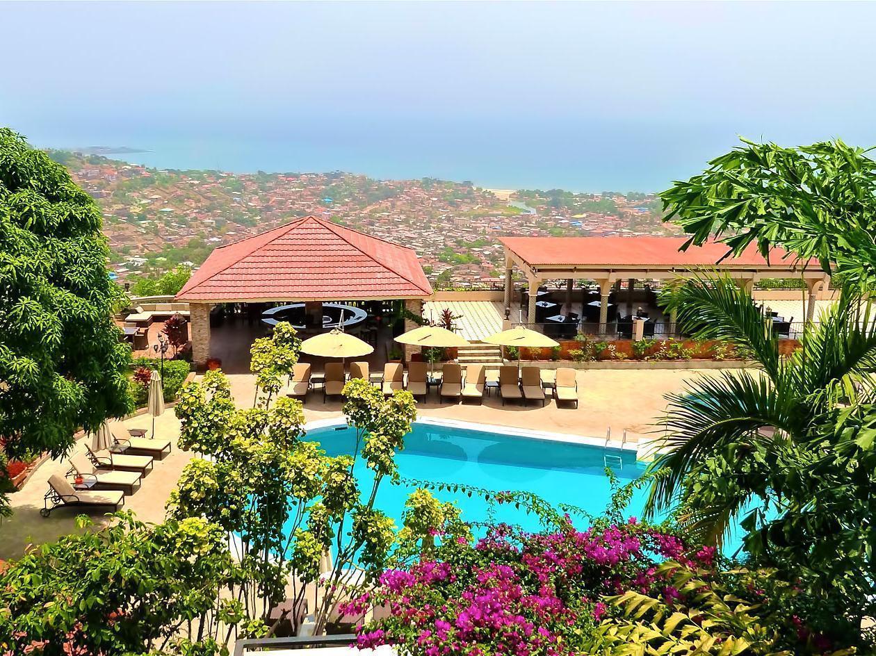 The Country Lodge Hotel Freetown Esterno foto