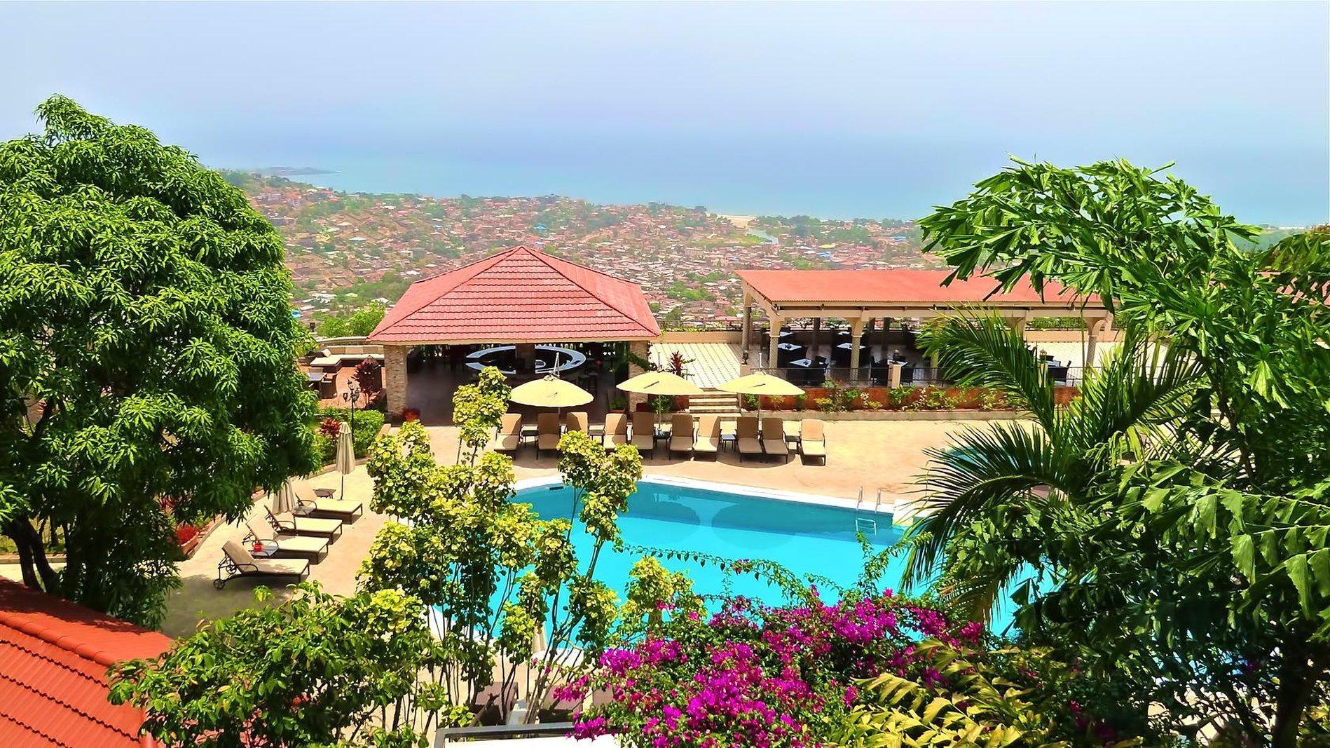 The Country Lodge Hotel Freetown Esterno foto
