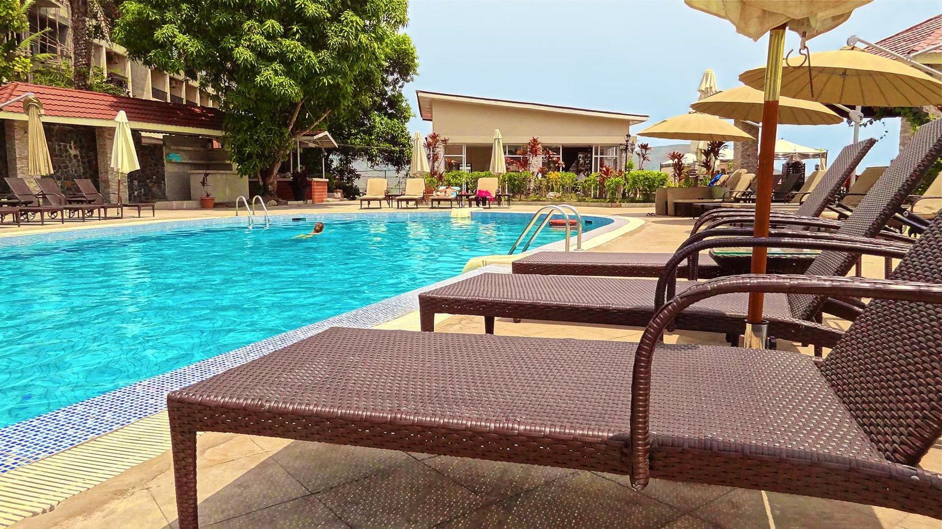 The Country Lodge Hotel Freetown Esterno foto