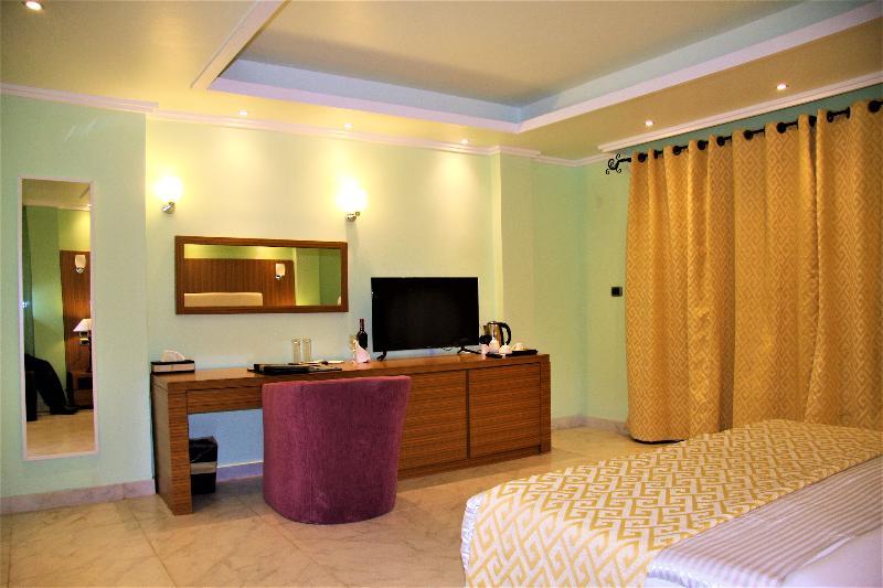 The Country Lodge Hotel Freetown Esterno foto
