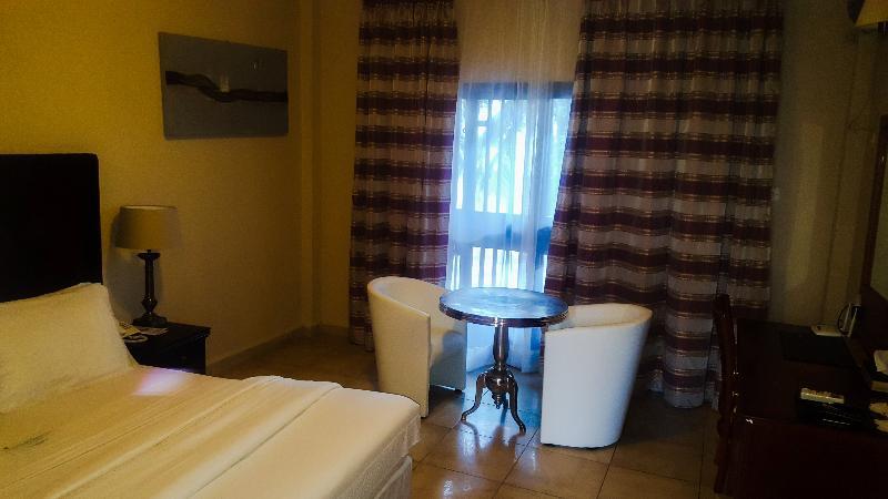 The Country Lodge Hotel Freetown Esterno foto