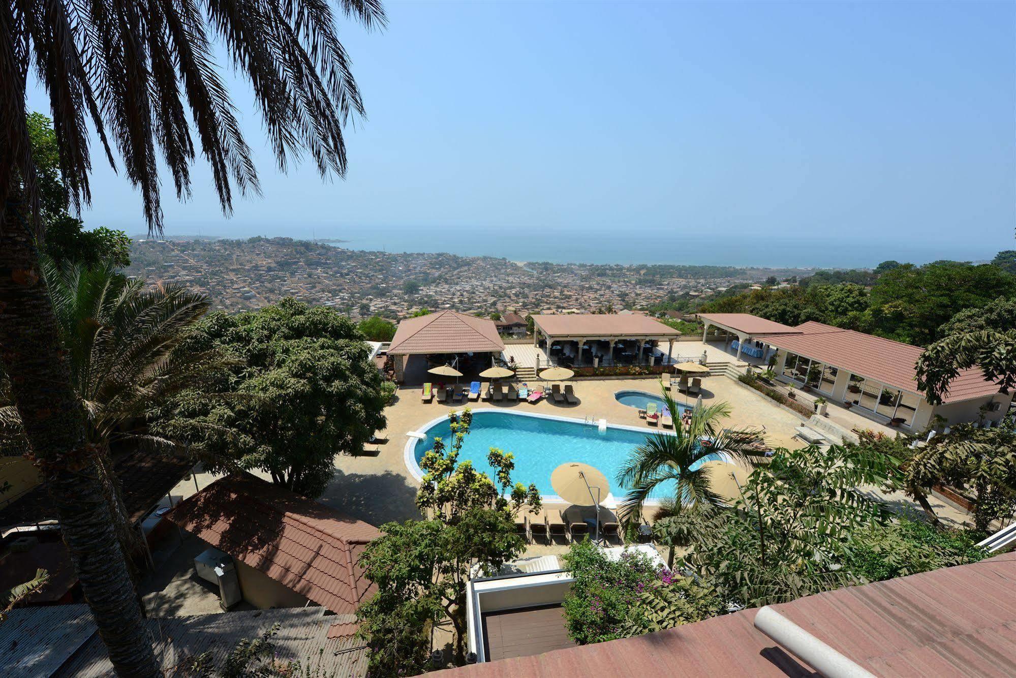 The Country Lodge Hotel Freetown Esterno foto