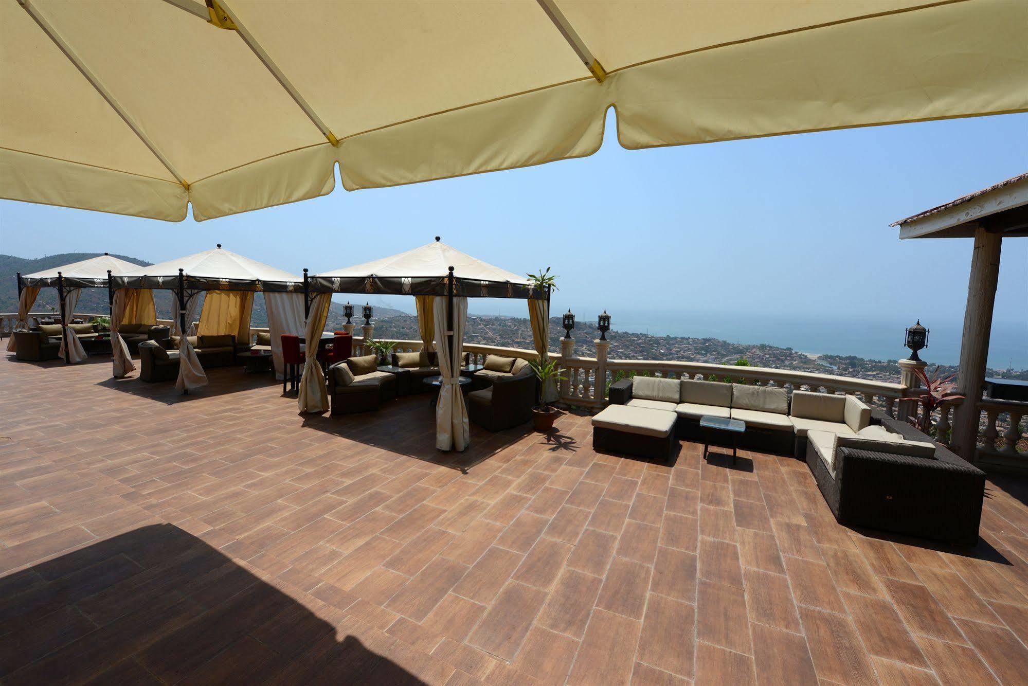 The Country Lodge Hotel Freetown Esterno foto