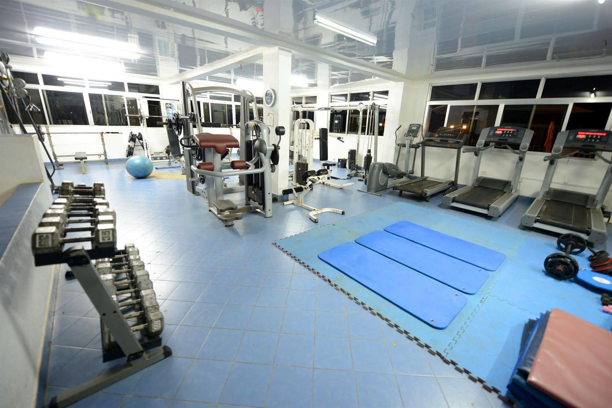 The Country Lodge Hotel Freetown Esterno foto