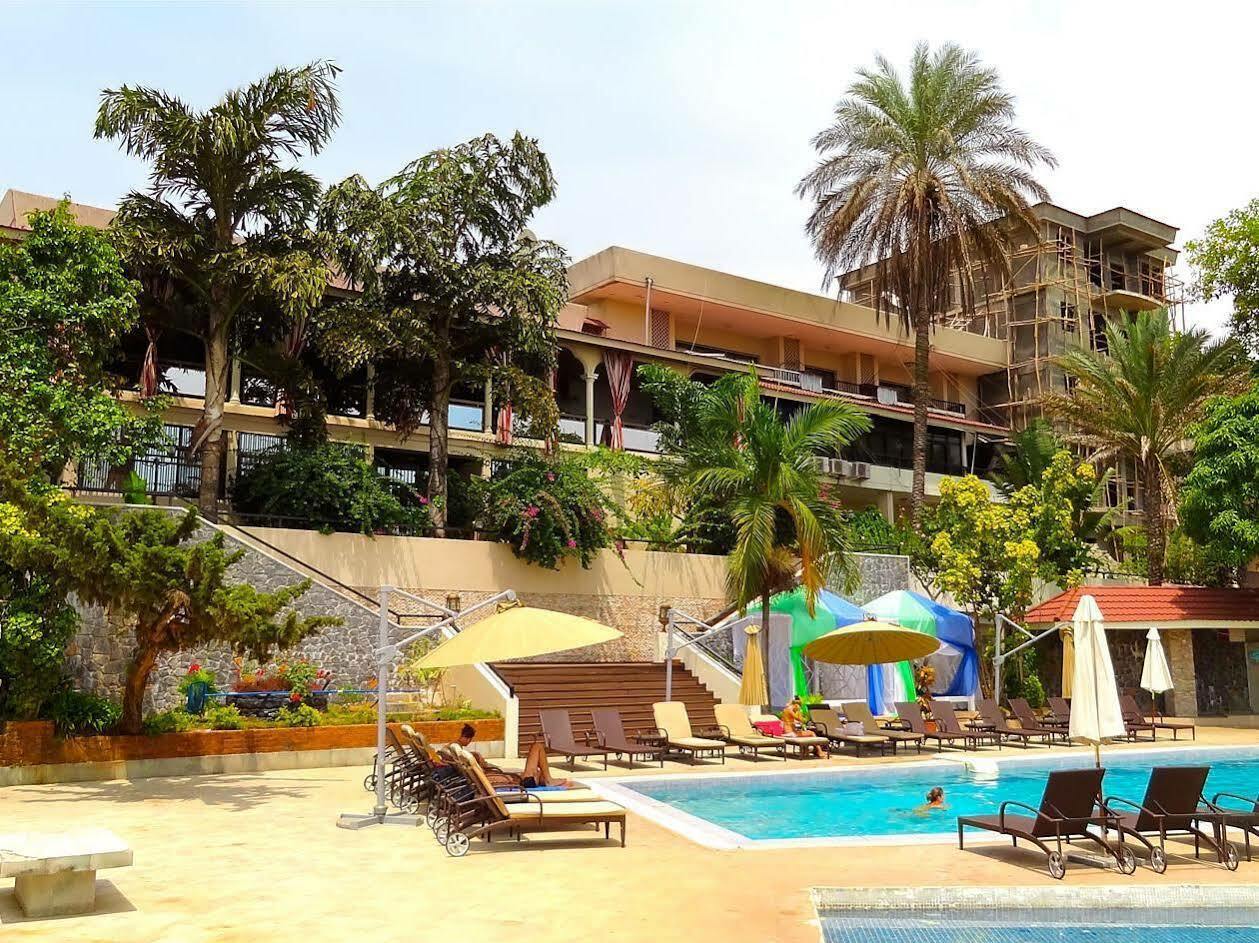 The Country Lodge Hotel Freetown Esterno foto