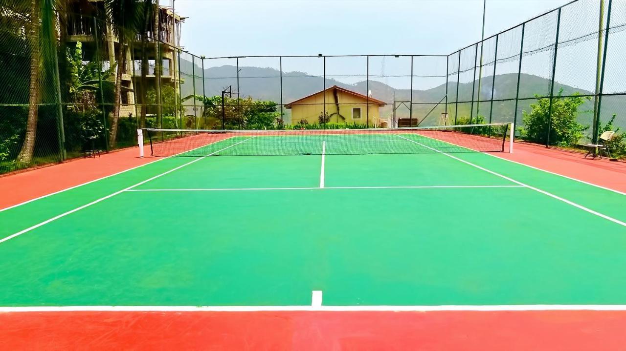 The Country Lodge Hotel Freetown Esterno foto