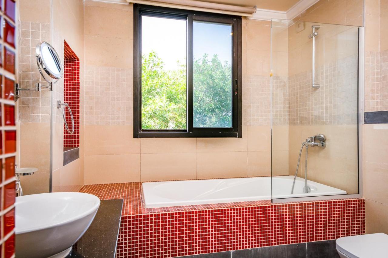 The Country Lodge Hotel Freetown Esterno foto