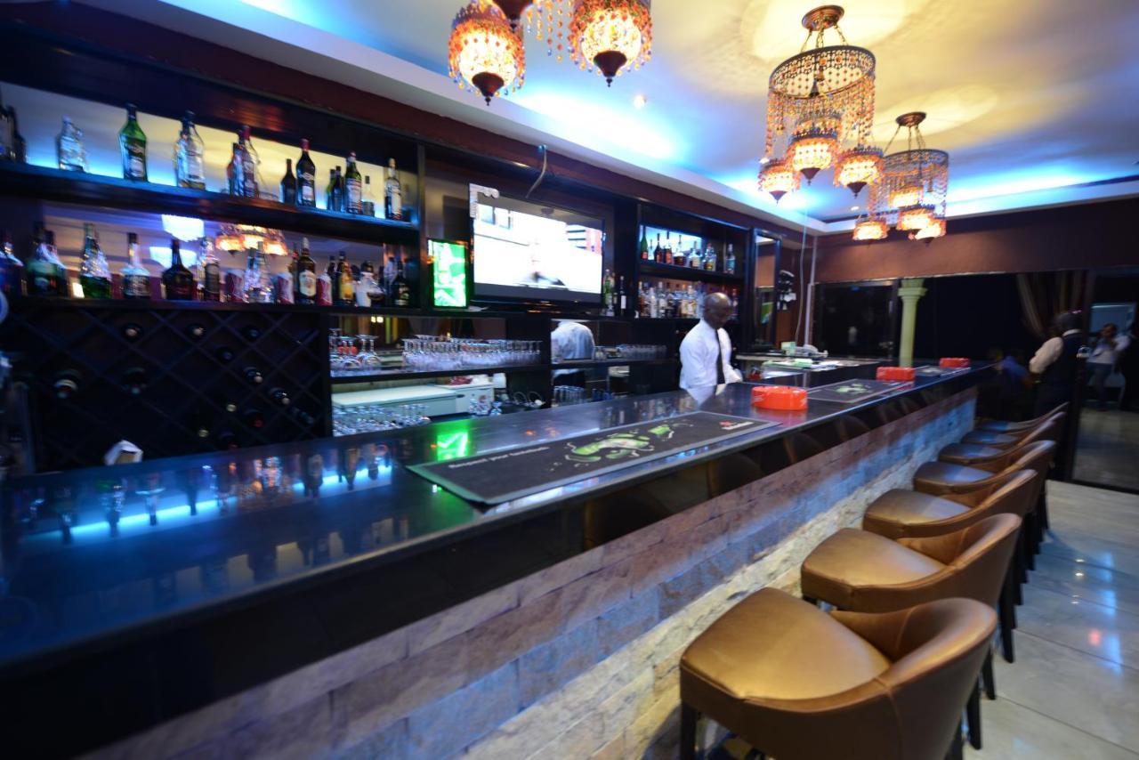 The Country Lodge Hotel Freetown Esterno foto